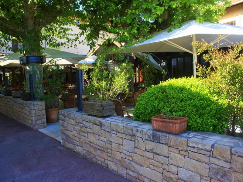 Logis Hotel Tante Yvonne & Son Restaurant Semi-Gastronomique - Lyon Nord Quincieux Ngoại thất bức ảnh