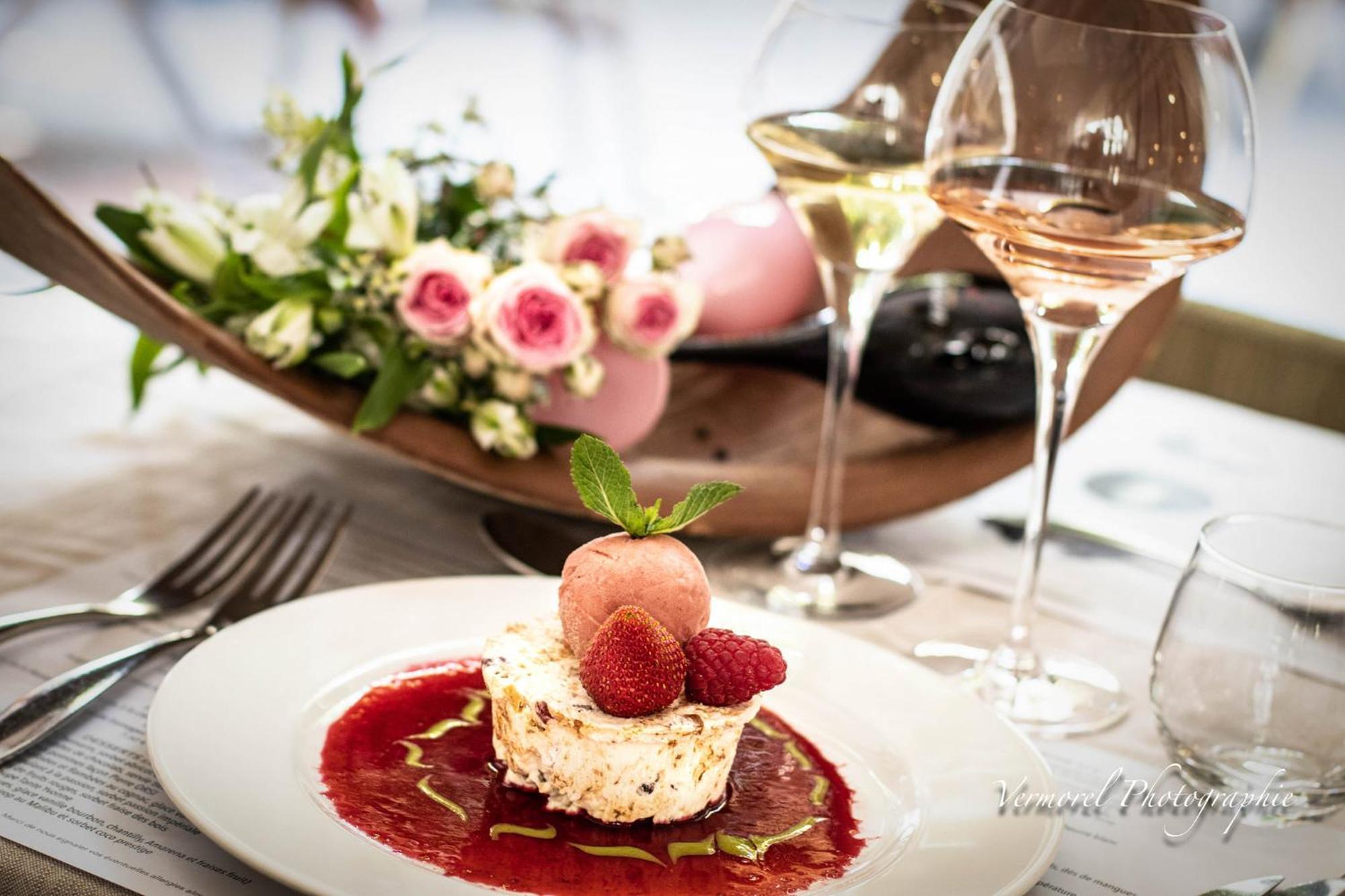 Logis Hotel Tante Yvonne & Son Restaurant Semi-Gastronomique - Lyon Nord Quincieux Ngoại thất bức ảnh