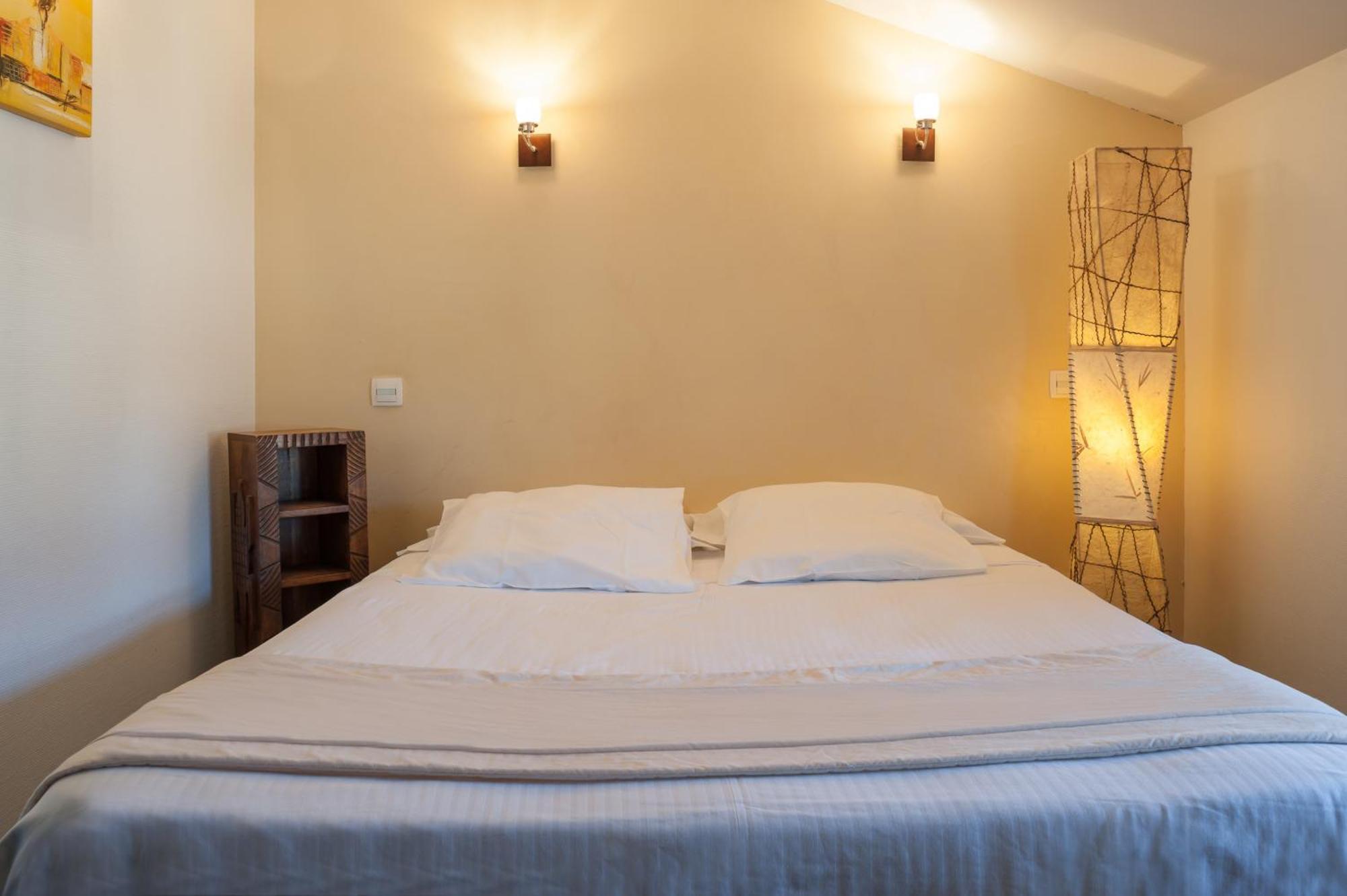 Logis Hotel Tante Yvonne & Son Restaurant Semi-Gastronomique - Lyon Nord Quincieux Phòng bức ảnh