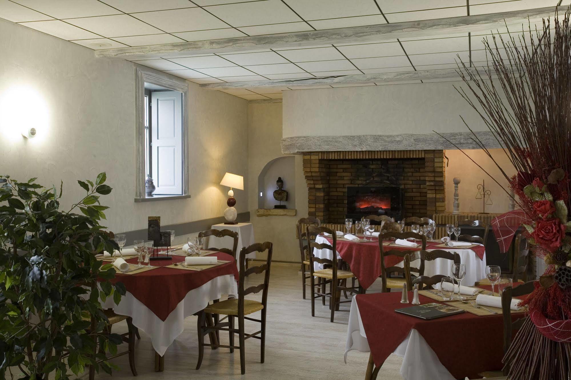 Logis Hotel Tante Yvonne & Son Restaurant Semi-Gastronomique - Lyon Nord Quincieux Ngoại thất bức ảnh